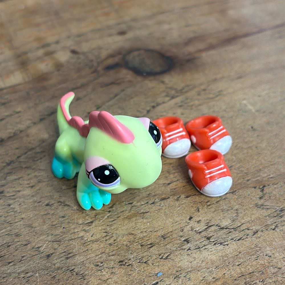 Littlest Pet Shop LPS Blythe Green and Red Lizard